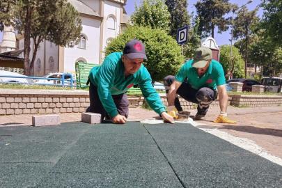 Efeler’de park ve yeşil alanlar bakıma alındı