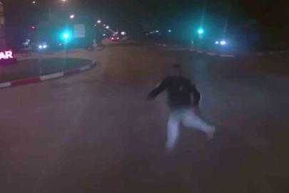 Elazığ’da kamyonun yayaya çarpma anı araç kamerasında