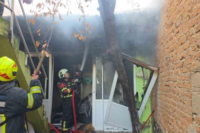 Elektrikli battaniye evi küle çevirdi, yaşlı adam son anda kurtuldu