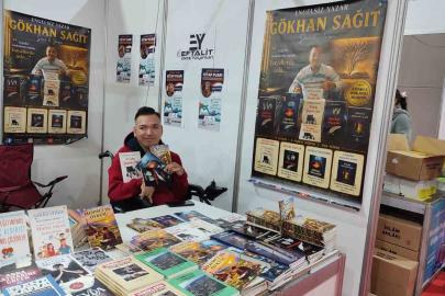 Engelsiz Yazar kitap fuarında okurlarıyla buluştu