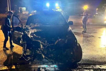Ereğli’de SUV tipi araç duvara çarptı: 4 yaralı