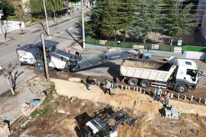 Ertuğrul Gazi Caddesi’nde sıcak asfalt çalışmaları başladı