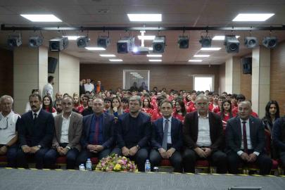 Ertuğrul Sağlam’dan gençlere ahlak ve başarı tavsiyesi
