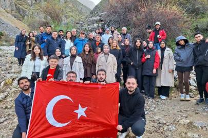 Erzincan’da Cumhuriyet’in 103. yılı doğa yürüyüşüyle kutlandı