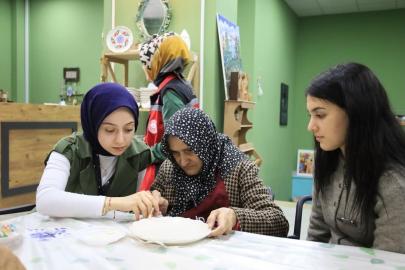 Erzincan’da gençler ve yaşlılar sanat etkinliğinde buluştu