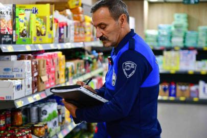 Esenyurt’ta marketlere sıkı denetim: Etiket fiyatları, son kullanma tarihleri ve hijyen şartları kontrol edildi