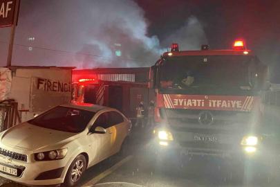 Esenyurt’ta tekstil üzerine iş yeri alev alev yandı
