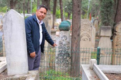 Eski Türkçe harflerle hazırlanan mezar taşının ardındaki Şeyh Ali Sezai Efendi’nin hikayesi
