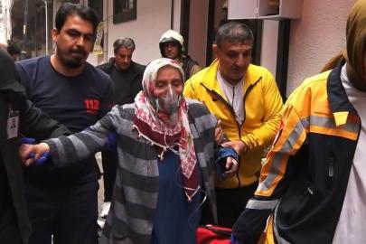 Evde mahsur kalan yaşlı kadının imdanına itfaiye yetişti, dumandan etkilenen 2 kişi hastaneye kaldırıldı