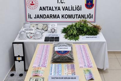 Evinin uyuşturucu imalathanesine çeviren şüpheli gözaltına alındı