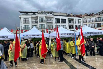 Fethiye’de Cumhuriyet Bayramı coşkusu çelenk sunma töreniyle başladı