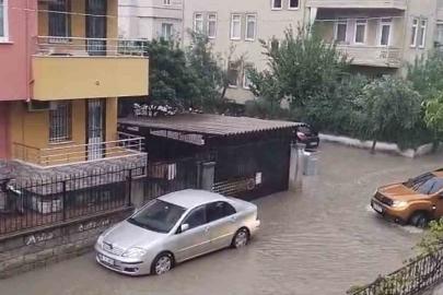 Fethiye’de sağanak yağış hayatı olumsuz etkiledi