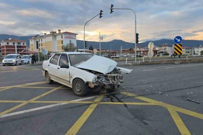 Gaziantep’te 2 otomobil çarpışması sonucu maddi hasar meydana geldi