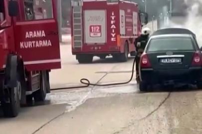 Gaziantep’te seyir halindeki araç alev aldı