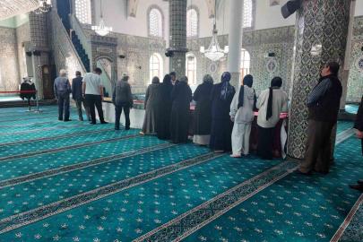 Gediz’de kutsal emanetlere vatandaşlar yoğun ilgi gösterdi