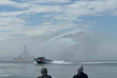 Gemlik’te Cumhuriyet Bayramı coşkusu denize taştı