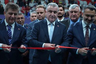 Gençlik ve Spor Bakanı Bak, Kırıkkale’de yeni spor salonunun açılışını yaptı