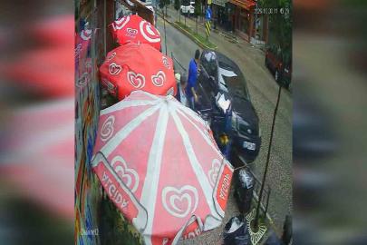 Giresun’da bariyerlere çarpan otomobil kazaya neden oldu: 3 yaralı