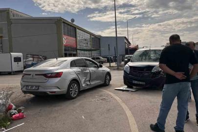 Gönen Sanayi Sitesi’nde trafik kazası kamerada