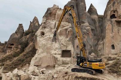 Göreme’de bir kısmı çöken  peribacasının çevresinde temizlik çalışmaları başladı