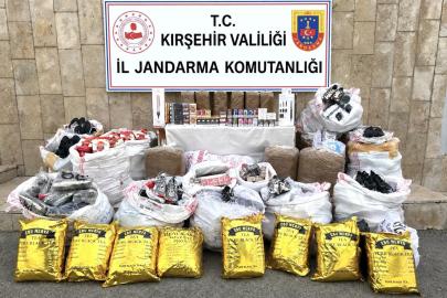 Gümrük kaçağı eşya sevkiyatına jandarma engeli: 2,8 milyon liralık ürün ele geçirildi
