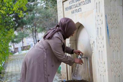 Gümüşhaneli kadın sanatçı, unutulmaya yüz tutan mezarları ve çeşmeleri yeniliyor