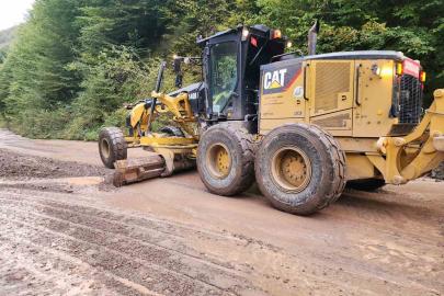 Gümüşova’da heyelan nedeniyle kapanan köy yolu yeniden açıldı