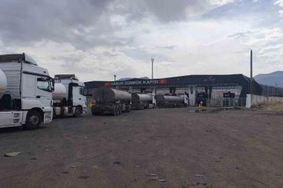 Habur’da tır şoförlerinden düzenli sevk sistemi talebi: "1000 lira ödüyoruz, parkta bekleyemiyoruz"
