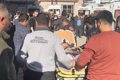 Hakkari’de iki araç kafa kafaya çarpıştı: 1 ölü, 7 yaralı