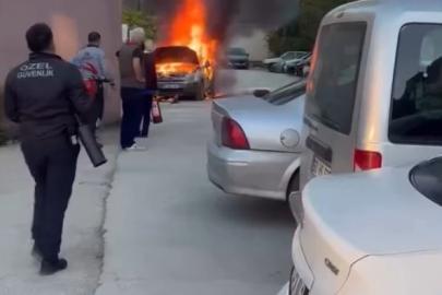 Hastane otoparkında otomobil alev topuna döndü
