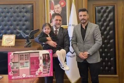 Her akşam yollarını gözlüyordu: Temizlik işçilerinin minik hayranı belediye başkanının misafiri oldu