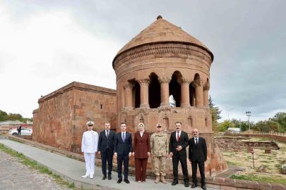 İçişleri Bakan Yardımcısı Kübra Güran Yiğitbaşı, Ahlat’ın tarihi mekanlarına ziyaret etti