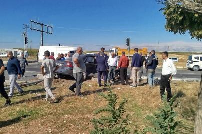 İki otomobil çarpıştı: 3 yaralı