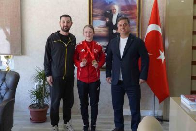 İl Müdürü Öztürk’ten Avrupa Şampiyonu Nurbade Büber’e ödül