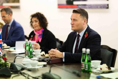 İngiltere Savunma Bakanı: "Birleşik Krallık vatandaşları NATO ve NATO üyesi devletlerin Rusya ile savaş halinde olabileceği senaryoya hazırlıklı olmalı"