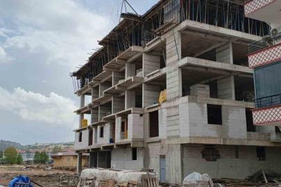 İnşaattan düşen işçi ağır yaralandı