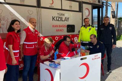 İslahiye’de polislerden Kızılay’a kan bağışı