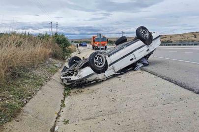 Isparta’da kontrolden çıkan otomobil 150 metre sürüklenip takla attı: 3 yaralı