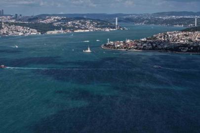 İstanbul Boğazı turkuaza büründü
