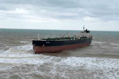 İstanbul’da  BANDA isimli petrol tankeri kıyıya vurdu: Nene Hatun kurtarma gemisi bölgede