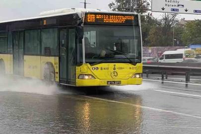 İstanbul’da sağanak yağış etkisini sürdürüyor