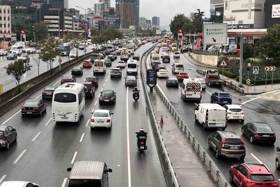 İstanbul’da yağmur trafiği kilitledi: Yoğunluk yüzde 89’a ulaştı