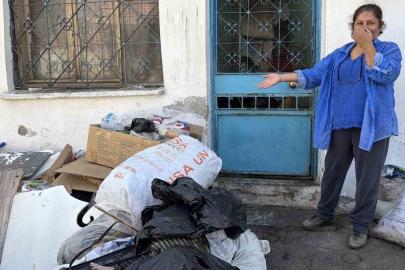 İzmir Konak’ta çöp ev kabusu: Mahalleli kötü koku ve haşerelerden isyan etti