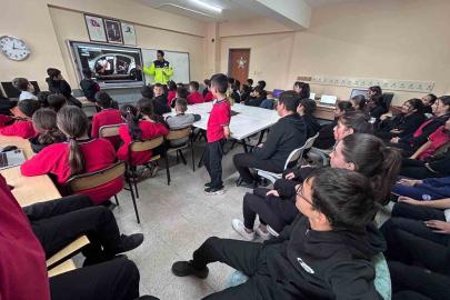 Jandarma 2 bine yakın öğrenciye eğitim verdi