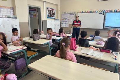 Jandarma, öğrencileri okulda bilgilendirdi