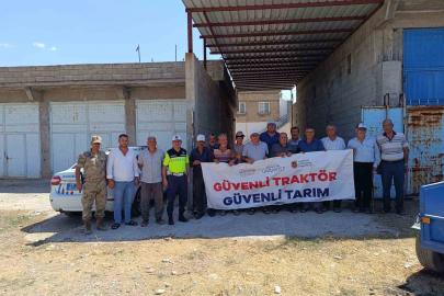 Jandarmadan 361 traktör sürücüsüne ’güvenli tarım, güvenli trafik’ eğitimi