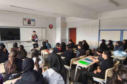 Jandarmadan öğrenci ve öğretmenlere siber güvenlik eğitimi