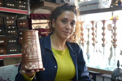 Kadın bakır ustası erkeklere taş çıkartıyor