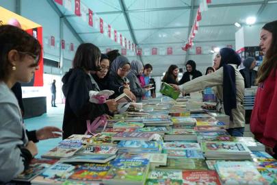 Kahramanmaraş Kitap Fuarı öğrencilerle renkleniyor