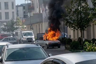 Kahramanmaraş’ta hareketli dakikalar: Seyir halindeki otomobil alev alev yandı